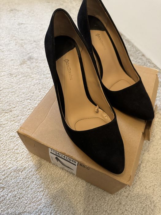 Туфлі замшеві.