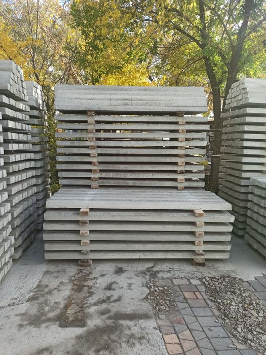 Стовпи бетонні під сітку,виноград.Столбики виноградные,столб под сетку