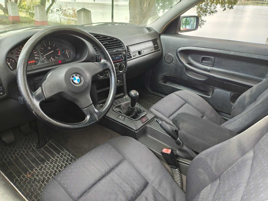 BMW 318 is coupé