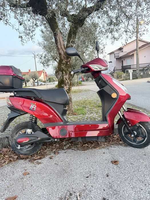 moto eletrica vermelha