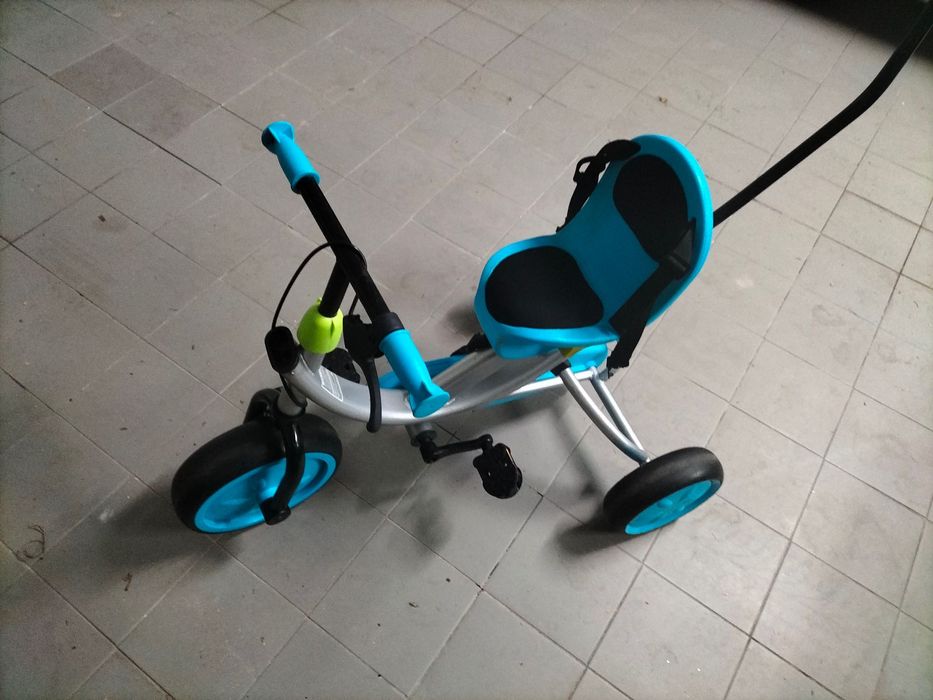 Triciclo altura ajustável com asa guia como novo