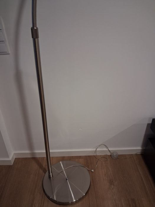 Candeeiro de Pé em Arco – Aço Inox Escovado | Design Moderno