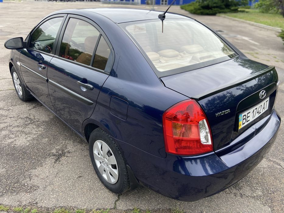 Продам HYUNDAI 97 т ПРОБЕГ состояние идеальное