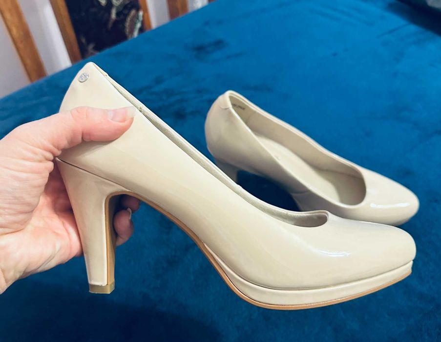 Класичні бежеві туфлі, розмір 38