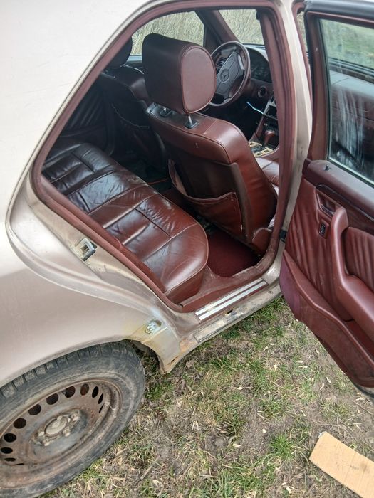 Шкіряний кожаний салон червоний mercedes w 202 седан