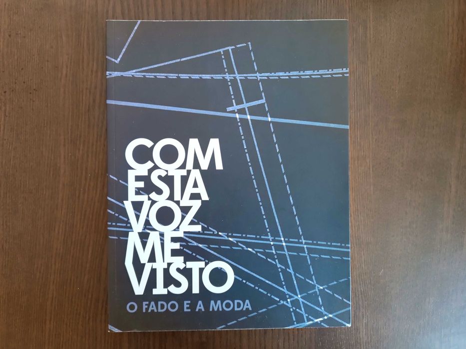 Com Esta Voz Me Visto - O Fado e a Moda