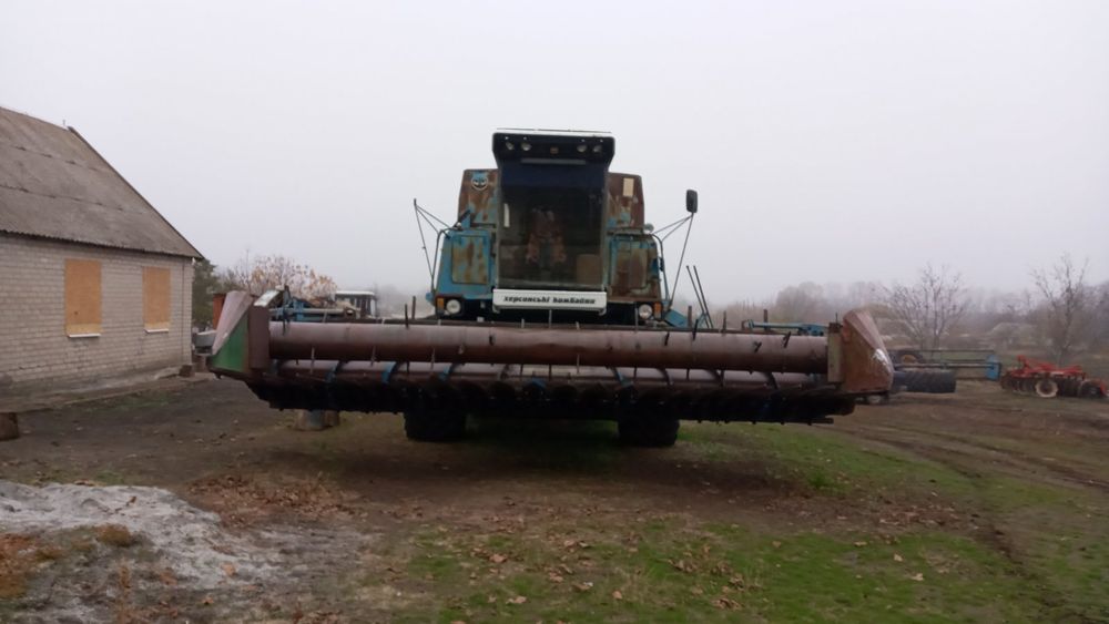 Комбайн Славутич  КЗС 9-1