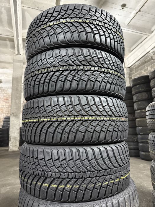 Шини бу 225/40 r18 Kumho winter kraft wp71 комплект Зима
