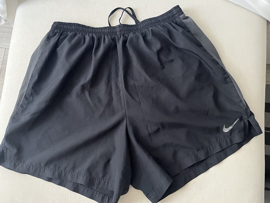 Спортивные шорты Nike размер М