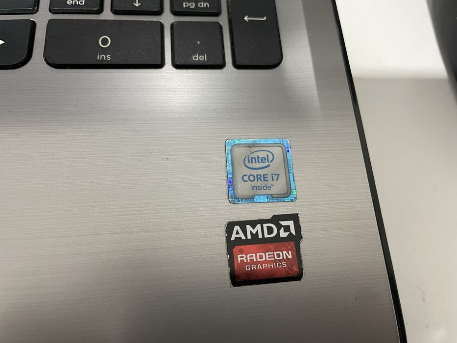 Portatil HP Pavilion 15 ** i7/8GB DDR4/SSD 240GB/Grafica 2GB **