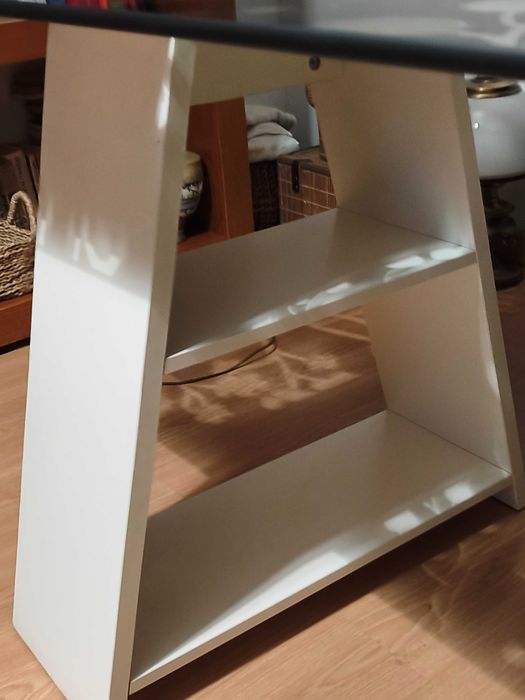 Secretárias tampo vidro com cavaletes IKEA