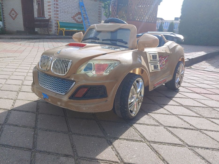 Дитячий акумуляторна машинка