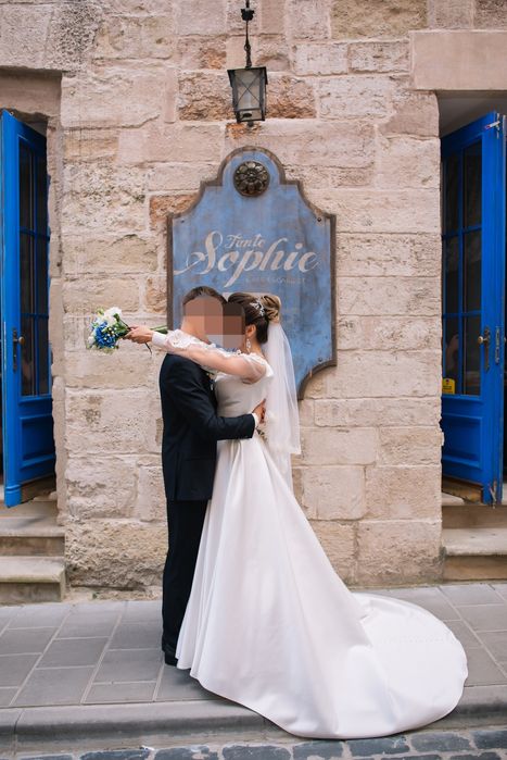 Шикарна весільна сукня, після хімчистки