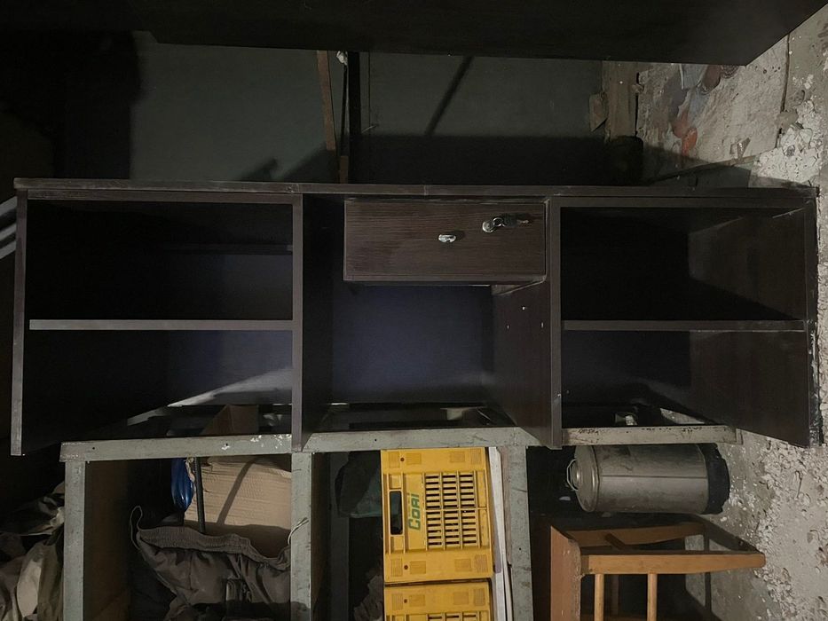 Стіл; тумба під холодильник ; шафа