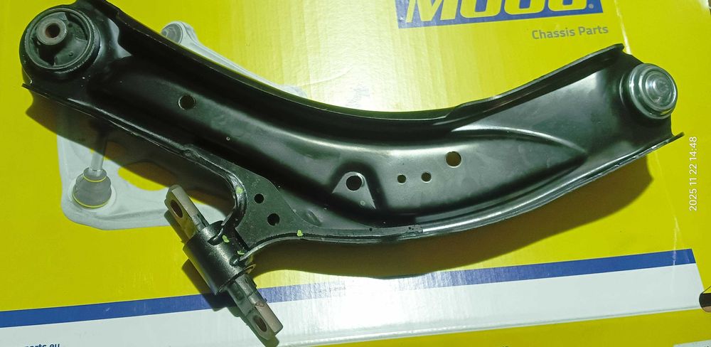 Важіль підвіски передній Nissan rogue (sport)