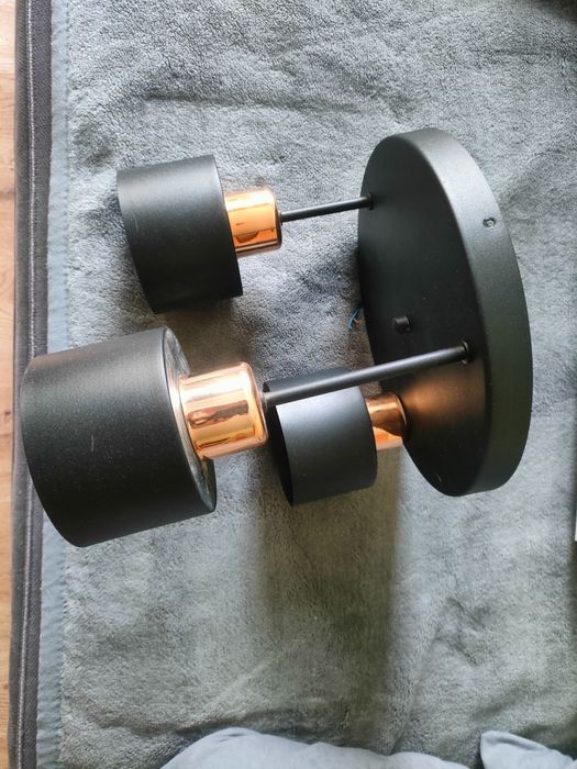 Czarno złota lampa sufitowa Na trzy żarówki.