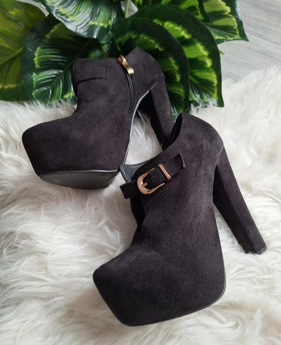 Przecudne buty na koturnie i platformie czarne zamsz 36