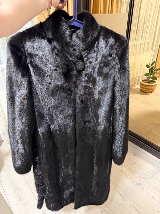 Чорна норкова шубка з ремінцем
