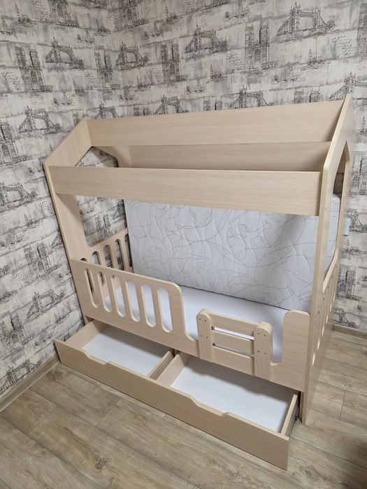 Дитяче ліжко-будиночок із матрацом