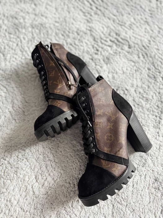 Modne botki damskie w stylu LV, w kolorze czarno-brązowym.