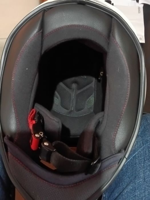 Capacete como NOVO.       Com horas de uso!