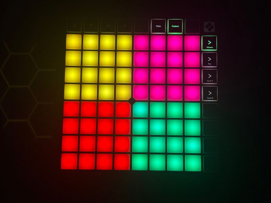 Novation Launchpad X - Kontroler MIDI, Stan Super / Pudełko