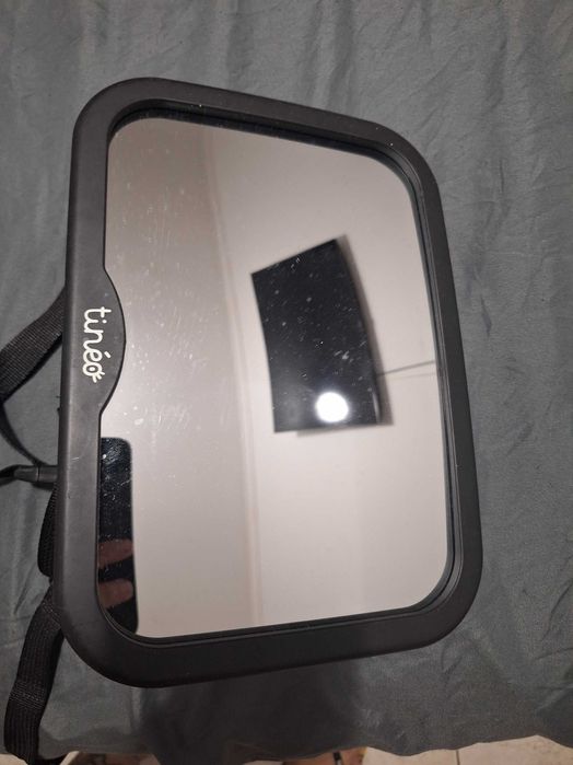 Espelho retrovisor de automóvel para bebé da marca Tinéo.