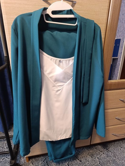 Продам Жіночий костюм