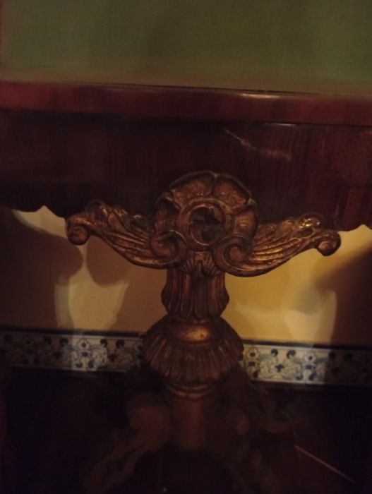 Mesa de jogo em madeira