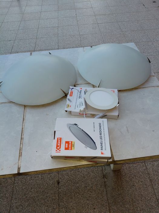 Painel Led redondo e focos de teto