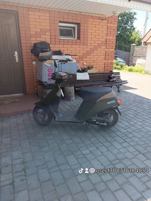 Продам скутер Сузукі 50см³