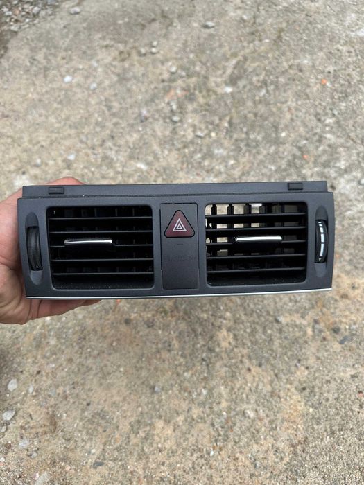 Difusor de Ar Central Mercedes Classe C W204 – Ref. A2048307354