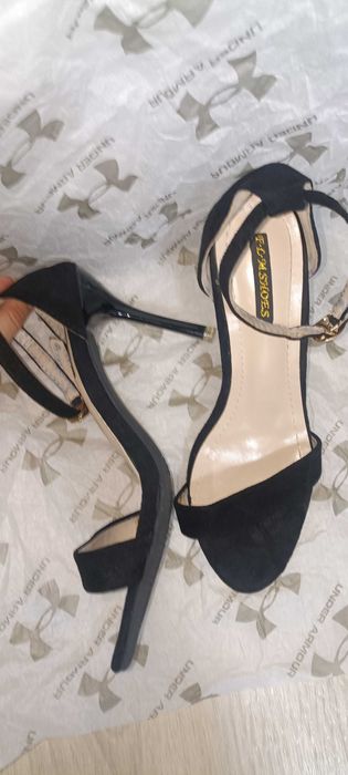 Босоніжки чорні, відкритий носок 38р