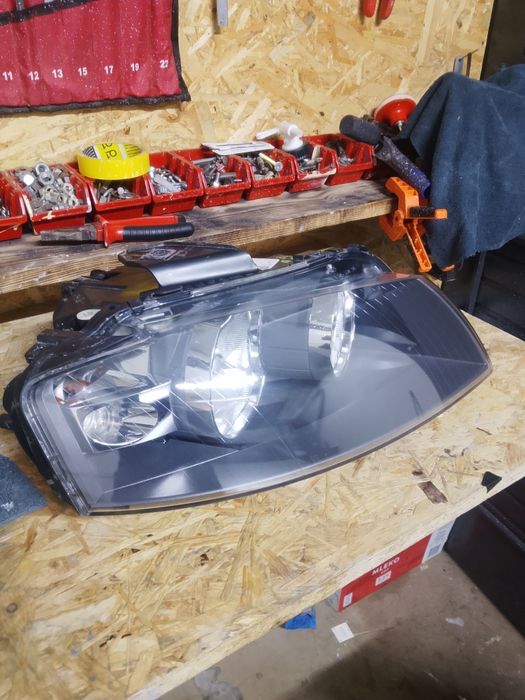 Lampa prawa audi