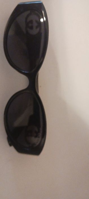 Okulary przeciwsłoneczne Gucci.
