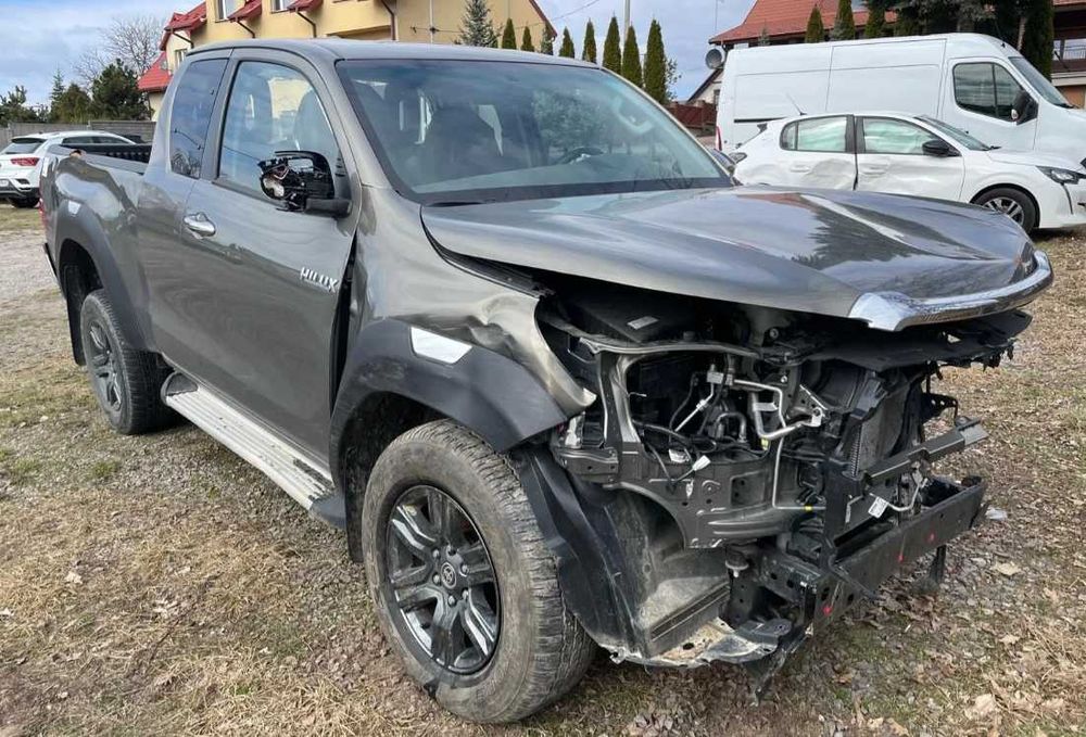 Разборка Toyota Hilux скло