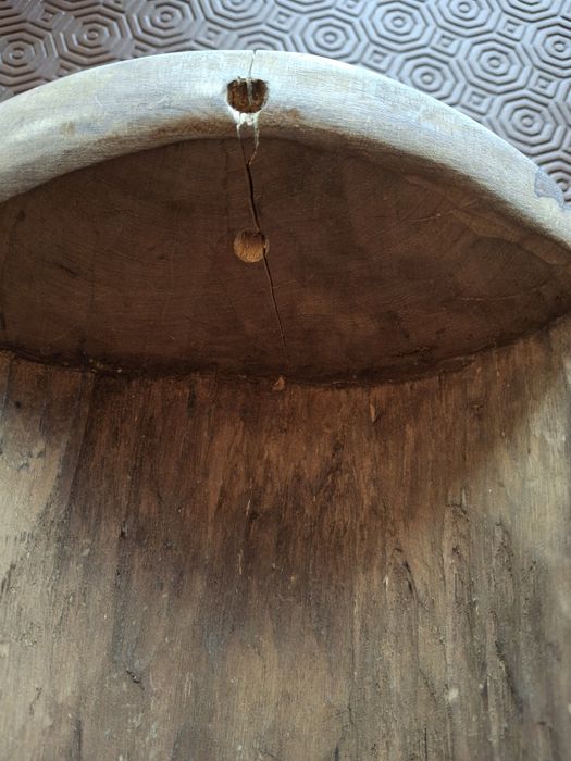 Máscara africana em madeira pintada