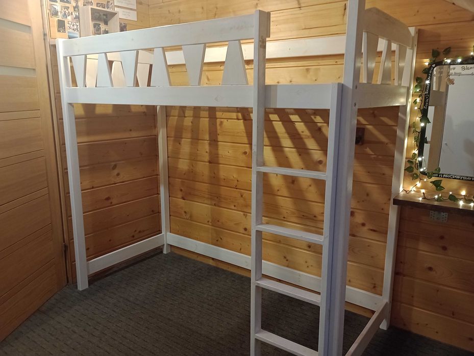 Łóżko na antresoli