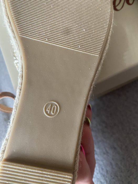 Piekne buty na koturnie