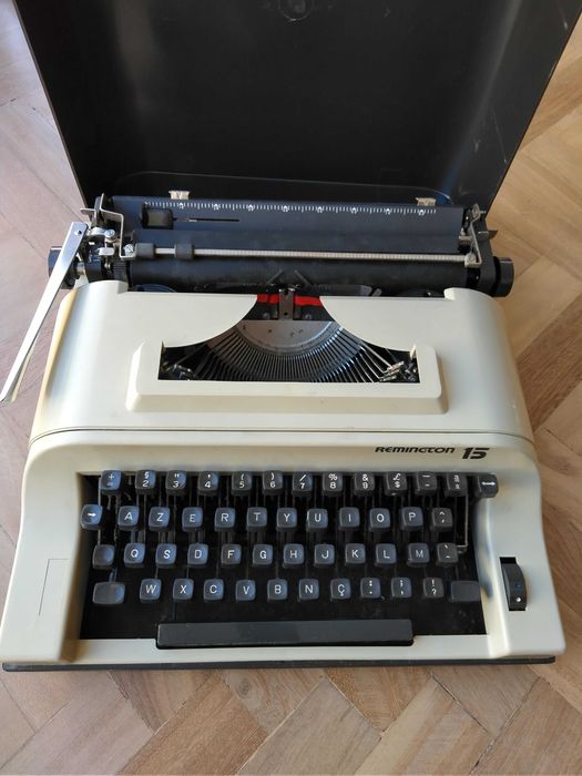 Máquina de escrever Remington 15
