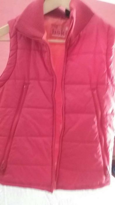 Casaco Bershka vermelho sem mangas