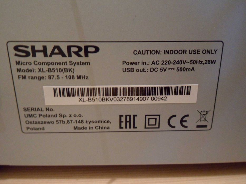 Wieża SHARP z głośnikami .