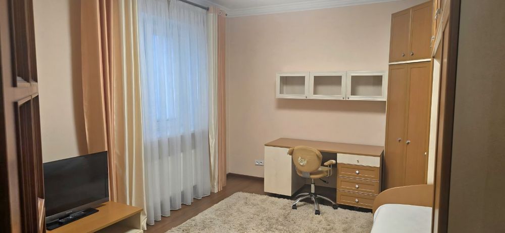 без комісії с.Чайки поруч з Києвом сучасний котедж