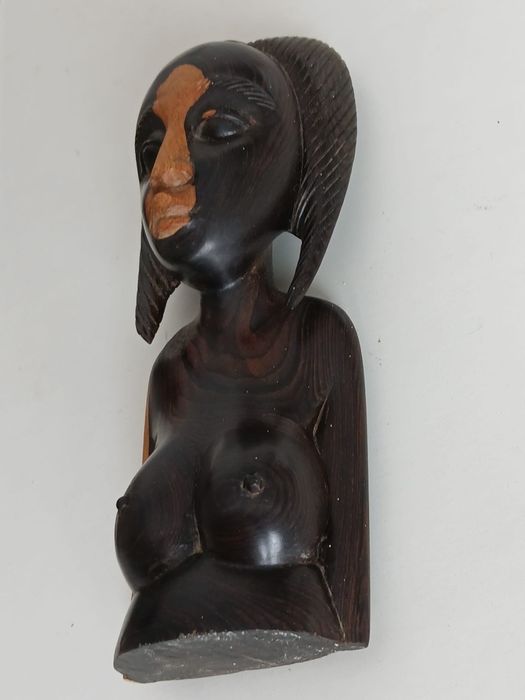 Estatueta africana de madeira