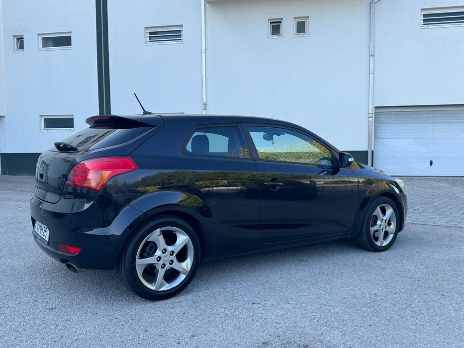 Kia Cee'd 1.6 CRDi (2010) - 165.000 km — photo 4