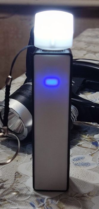 Продам повербанк в комплекті.