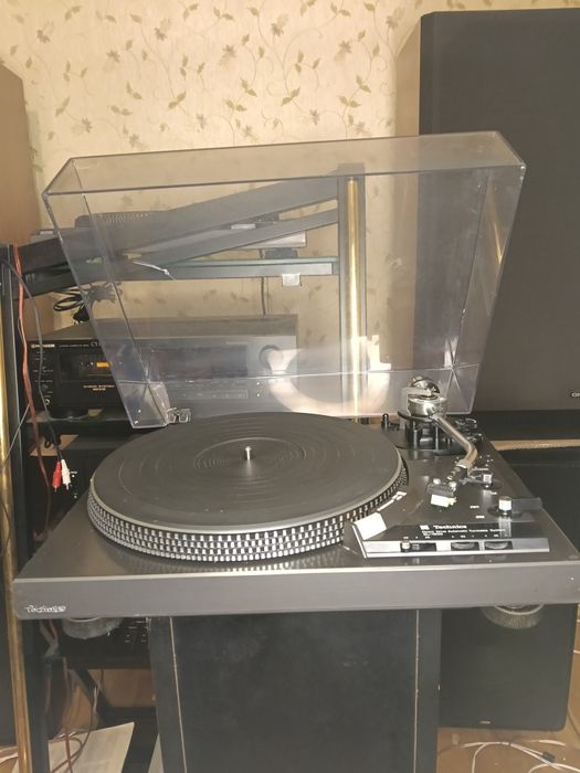 Проигрыватель винила Tehnics SL 1900
