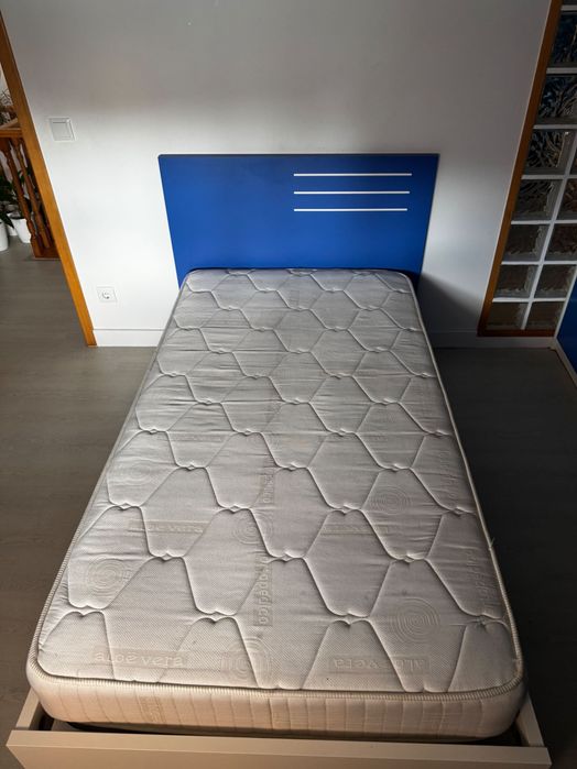 Cama de Pessoa e Meia