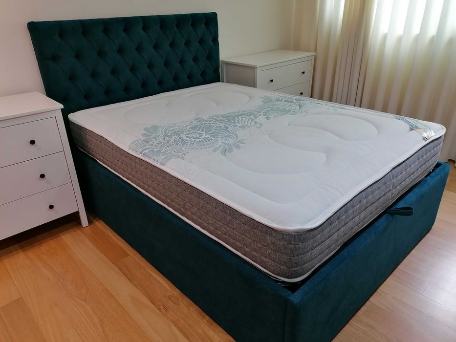 Cama estofada modelo capitone