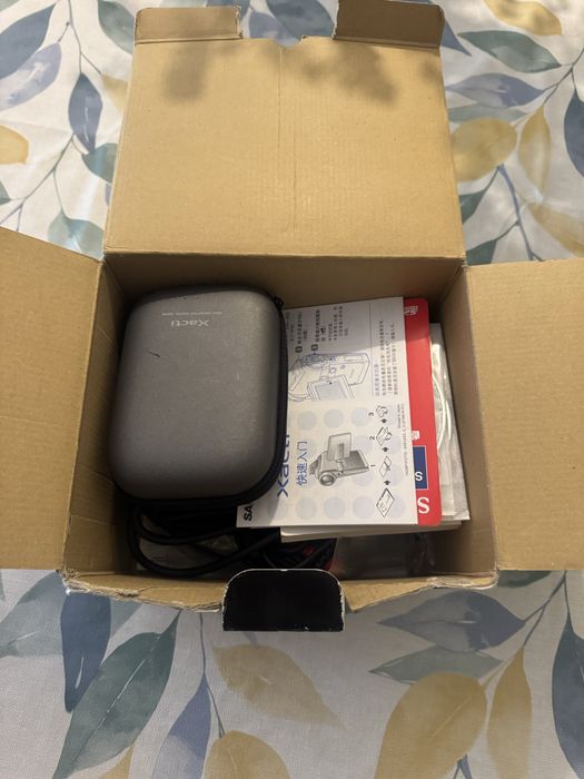 Câmara de vídeo digital Sanyo Xacti VPC-HD1, em muito bom estado e com conjunto completo de acessórios